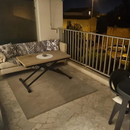 Spacieux 2 Pieces Terrasse Et Piscine *