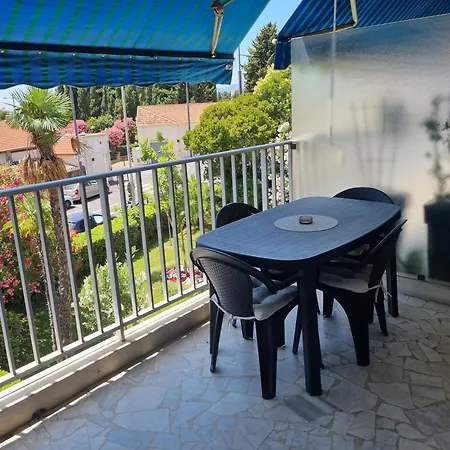 Spacieux 2 Pieces Terrasse Et Piscine Apartment